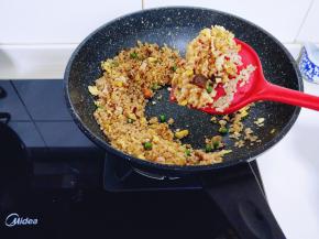 翻炒均匀，即可关火。