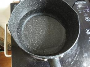 准备一锅清水。