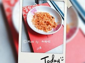 酱料其实选择喜欢的都可以，但是辣点的比较搭~