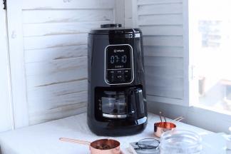 东菱全自动咖啡机插上电源