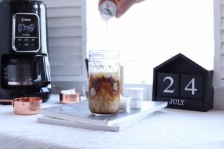 再加入奶油球和方糖（可不放）