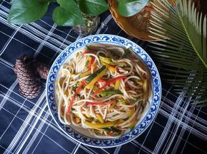 一道美味鲜香的南瓜炒粉制作完成。