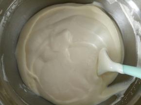 拌好的面糊很细腻，没有大气泡