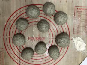 把面团分割成10等份