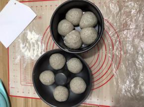 全部包好码在模具上