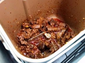 翻炒完成，香喷喷的肉牛出炉了