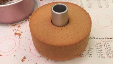 手工脱模或借助脱模刀