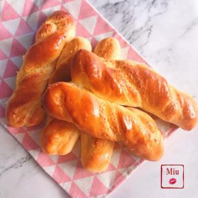 香喷喷的椰蓉面包条出炉啦！