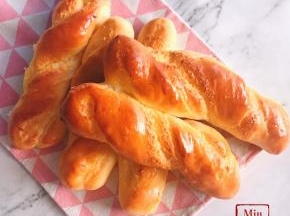 香喷喷的椰蓉面包条出炉啦！