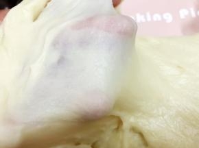 水油皮揉至能拉出薄膜