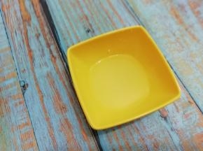 把醋和白糖放入容器中搅拌均匀备用