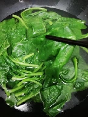 看到菜变翠绿时