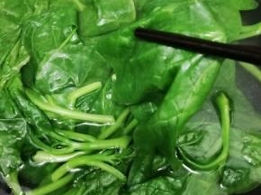 看到菜变翠绿时
