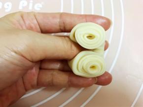 用大拇指压住中间