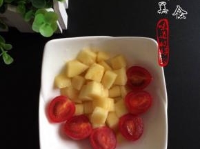 果肉我准备的是芒果肉切小丁，圣女果少许！根据自己口味选择水果

