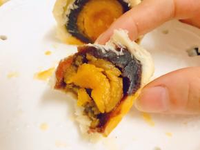酥皮掉渣满手，咸蛋黄流油棒棒哒
