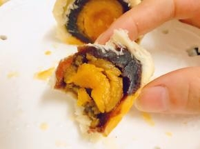 酥皮掉渣满手，咸蛋黄流油棒棒哒