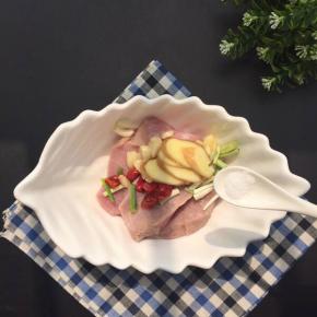 放少许盐（叉烧酱、生抽都含盐量哦，口味清淡的亲此步可省略