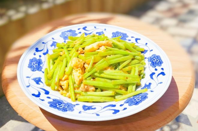 清香芦蒿炒蛋