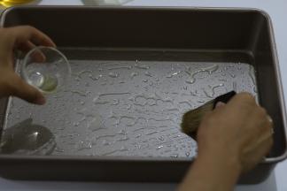 学厨13寸深烤盘刷油