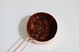 烤肉酱和蒜蓉辣酱1：1 调和均匀