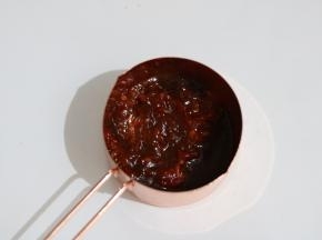 烤肉酱和蒜蓉辣酱1：1 调和均匀