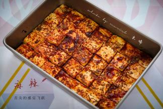 撒上葱花，搭配一大扎啤酒开吃