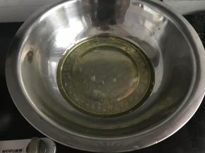 3. 蛋白装入稍微大一点的盆中