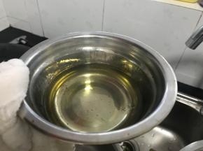 4. 加热油至起小泡泡