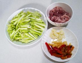 全部食材如上图切好