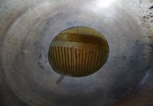 起锅倒入适量的食用油