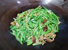 翻炒三分钟