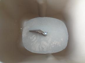 酵母均匀的撒入