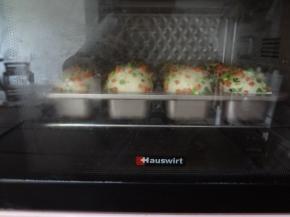 送入预热好的烤箱185度20分钟，中途上色加盖锡纸即可