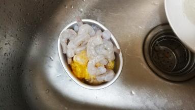 海鲜类洗干净备用