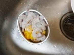 海鲜类洗干净备用