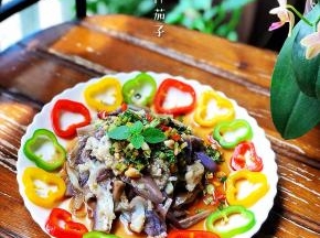 色彩斑澜，食欲大开。我想说，还没来得及放冰箱冷藏一会已经被我三光了