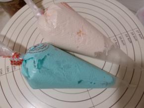 装入裱花袋中。