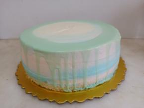 淋面：50克白巧克力和50克淡奶油混合少许蓝色色素，一起隔热水加热混合均匀。冷却到30度左右即可淋面。