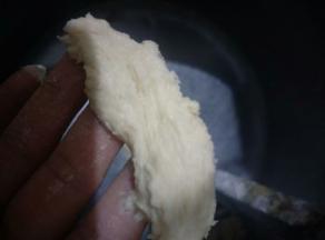 开快速拌至略有面筋