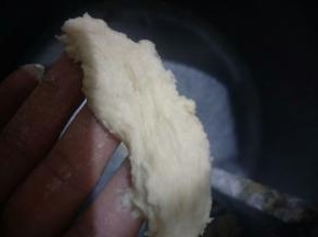开快速拌至略有面筋
