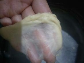 直至拌出手套膜，不可过度搅拌哈