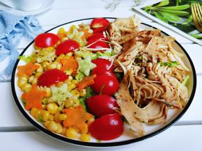 近看，减脂沙拉！