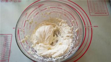 搅打至顺滑的状态