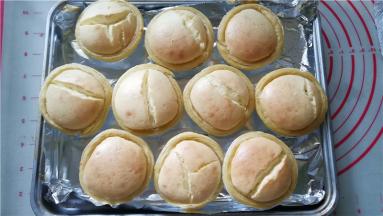 烤箱170度预热，中层，40分钟，表面呈金黄色即可出炉