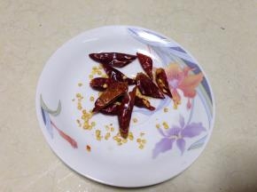 干辣椒剪成段