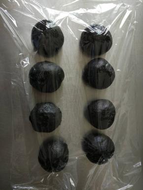 盖上保鲜膜松弛15-20分钟。