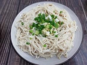 把小葱放上