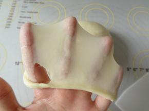 揉到出现均匀的薄膜就可以了