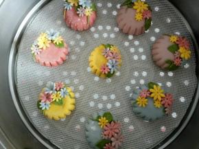 全部依次组合好，室温发酵10分钟左右，开水上锅蒸15分钟左右后关火闷5分钟(现在的天气手慢的基本做完就已经发酵好了，可以直接蒸)